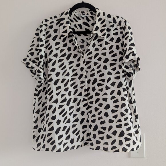 3/$30 Print button down top - Picture 1 of 5